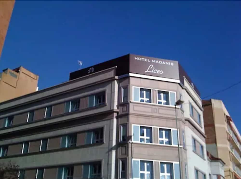 Hotel Madanis Liceo L'Hospitalet de Llobregat Exteriör bild