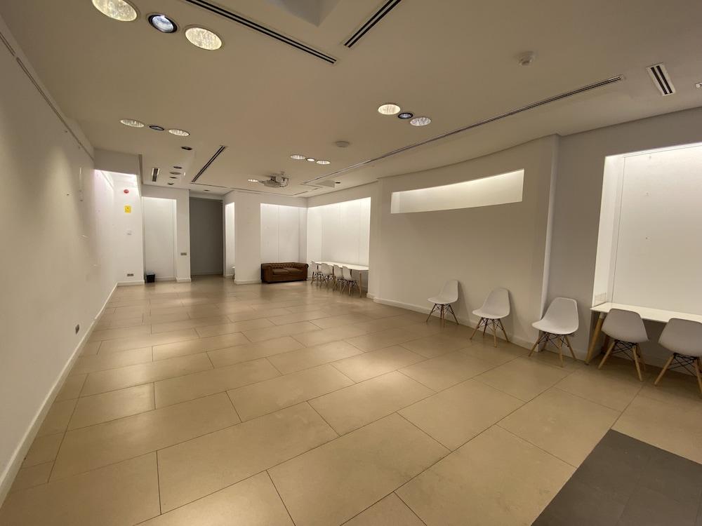 Hotel Madanis Liceo L'Hospitalet de Llobregat Exteriör bild
