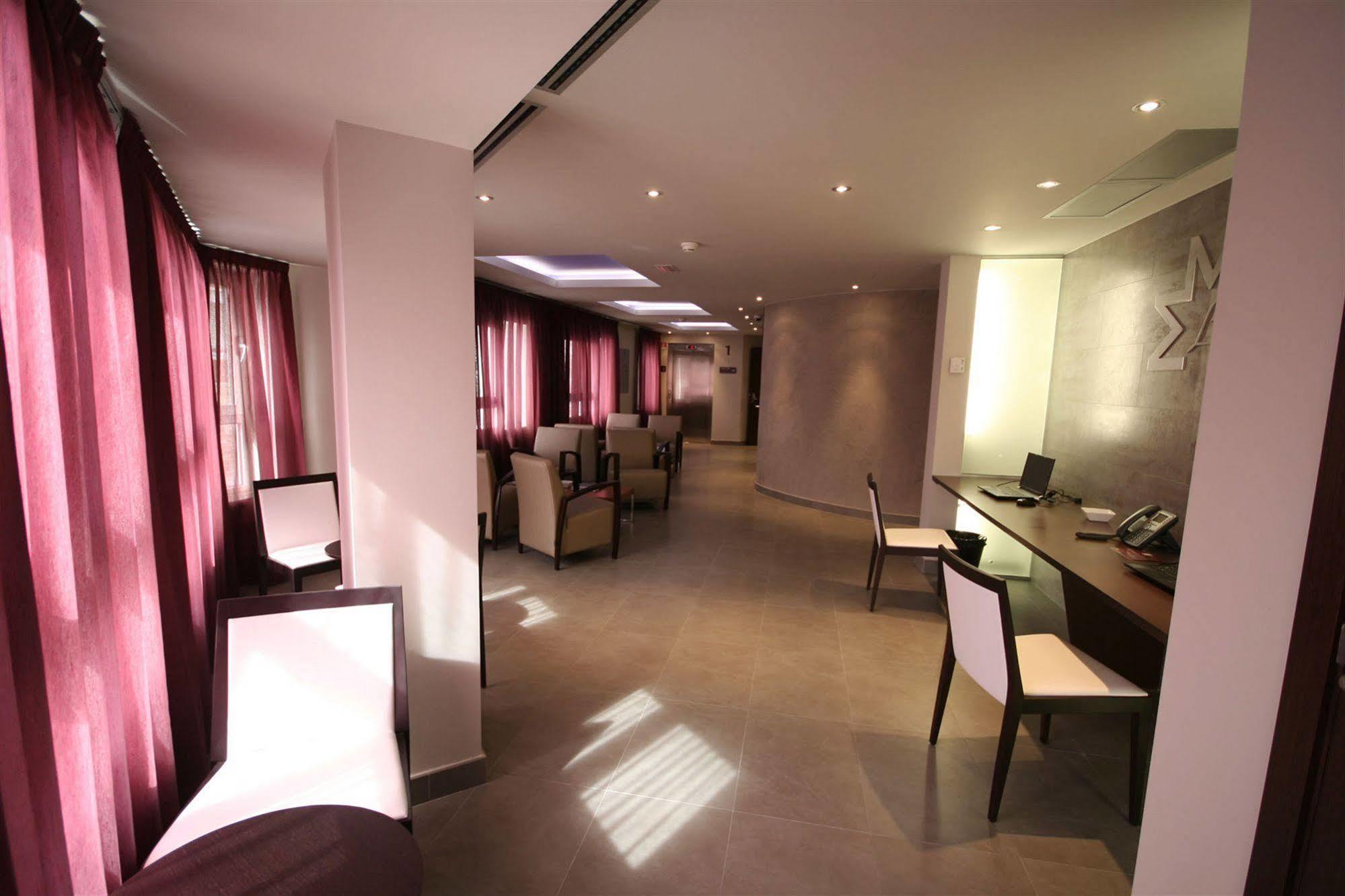 Hotel Madanis Liceo L'Hospitalet de Llobregat Exteriör bild