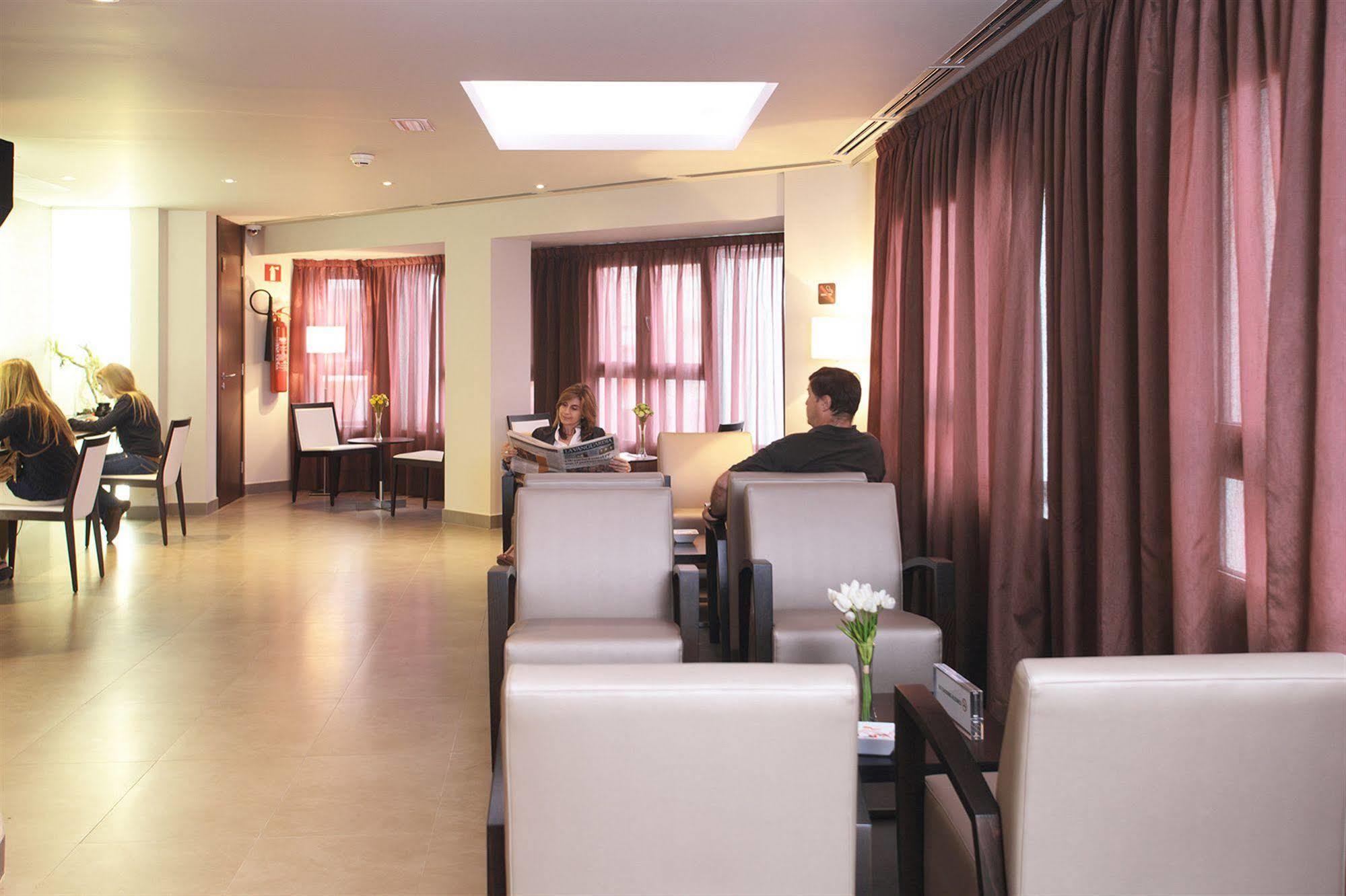Hotel Madanis Liceo L'Hospitalet de Llobregat Exteriör bild