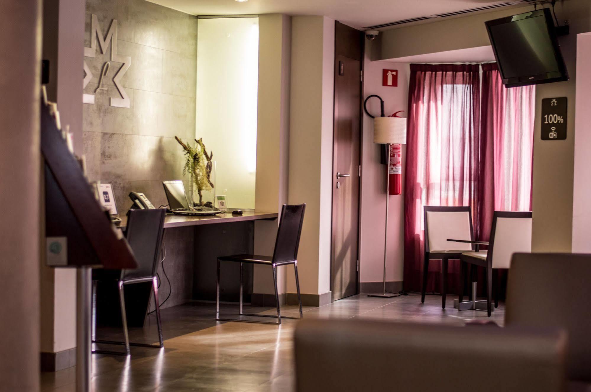 Hotel Madanis Liceo L'Hospitalet de Llobregat Exteriör bild