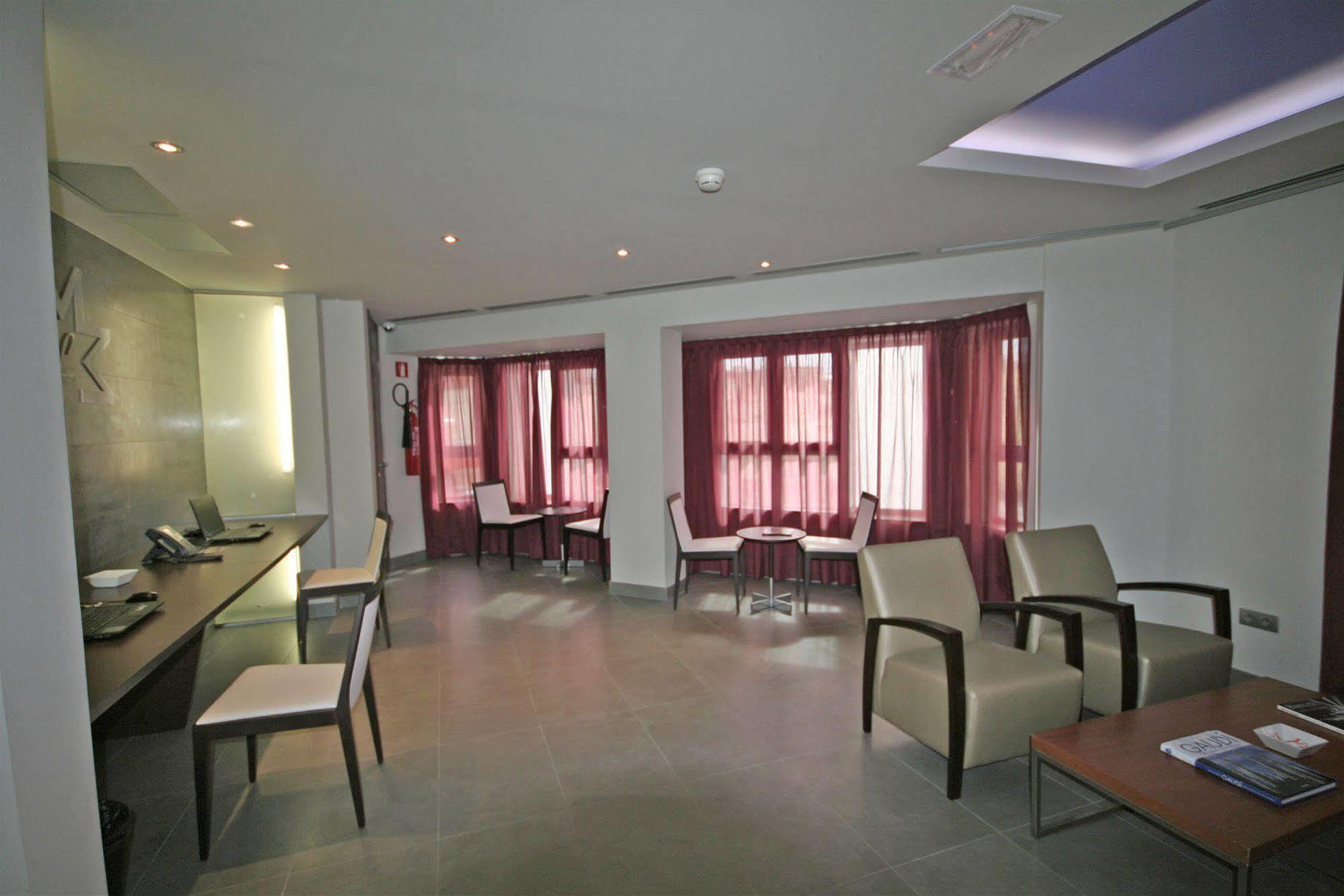 Hotel Madanis Liceo L'Hospitalet de Llobregat Exteriör bild