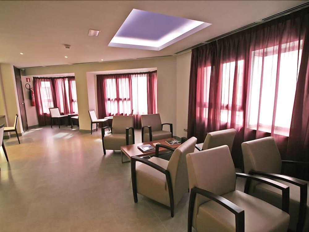 Hotel Madanis Liceo L'Hospitalet de Llobregat Exteriör bild